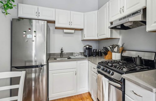 East Somerville Condo | Centrally-located condo packed with amenities