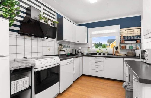 Spangereid House | Family-friendly home near canal