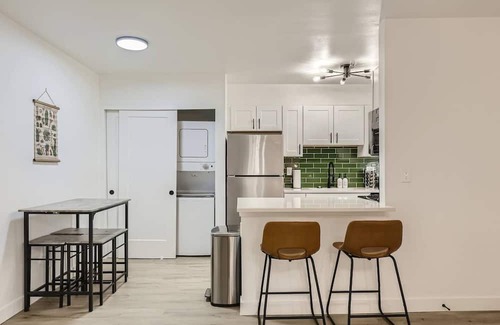 Tempe Apartment | You will love this recently renovated 2 bedroom and 2 bathroom suite