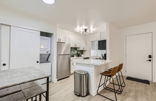 Tempe Apartment | You will love this recently renovated 2 bedroom and 2 bathroom suite