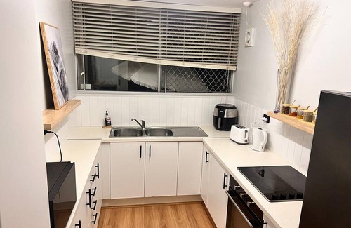 Maylands Apartment | Entire Apartment next to Lake and Swan River - Green Oasis near the City