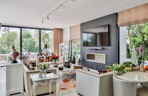 Fresnaye Villa | Stunning and Exclusive 4 Bedroom Villa with amazing Mountain View