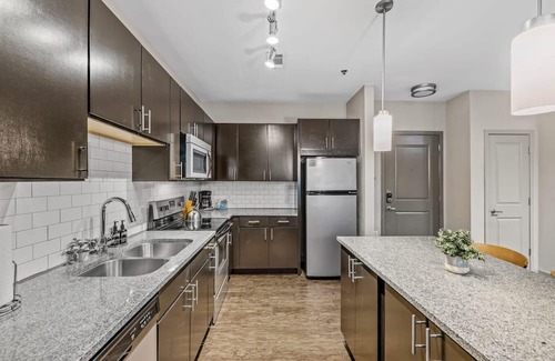Downtown Decatur Apartment | Beautiful Apartment in Decatur Square!