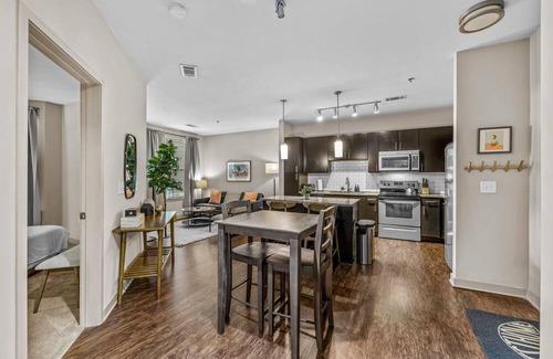 Downtown Decatur Apartment | Beautiful Apartment in Decatur Square!
