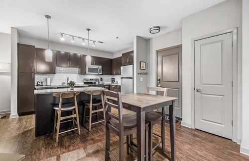 Downtown Decatur Apartment | Beautiful Apartment in Decatur Square!