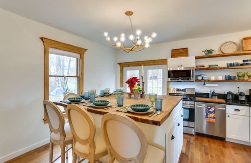 Lake Huntington House | Waterfront Catskills Home w/ Hot Tub & Fireplace