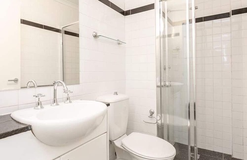 Chippendale Apartment | Entire Studio Apartment in the Heart of Sydney - Perfect for Extended Stays!
