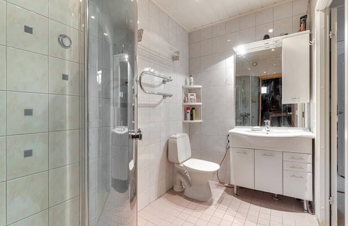Itainen District House | Town-house with king-bed