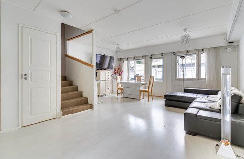 Itainen District House | Town-house with king-bed