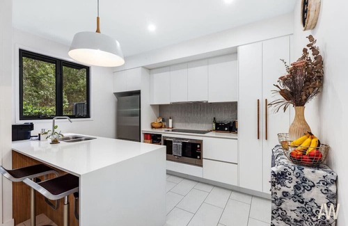 Birtinya House | 4 Bedroom Luxury Townhouse