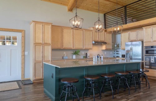 Star Valley Ranch House | Canyon Pines Retreat ⁓Snowmobilers Dream ⁓Hot Tub