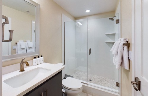 Hillsdale House | Ideal San Mateo 4BR w/ 2-Car Garage, near Mall & Groceries, by Blueground