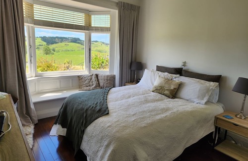 Kaiwaka House | Vista Cottage - Kaiwaka Holiday Home