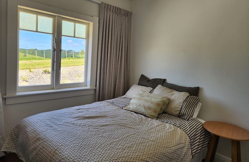 Kaiwaka House | Vista Cottage - Kaiwaka Holiday Home