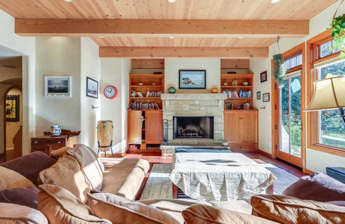 Las Positas House | Sunny Santa Barbara Getaway - Bike to the Beach!
