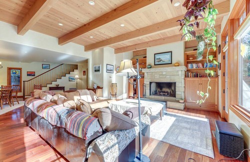 Las Positas House | Sunny Santa Barbara Getaway - Bike to the Beach!