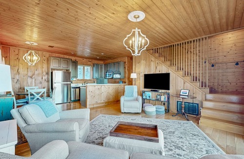 Cullowhee Cabin | Idyllic mountain retreat with breathtaking views & spacious deck - near skiing