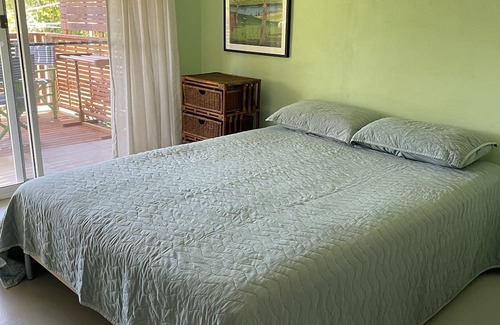 Safety Beach Apartment | 5 minutes walk to pristine beaches. Safety beach is a quiet residential locale.