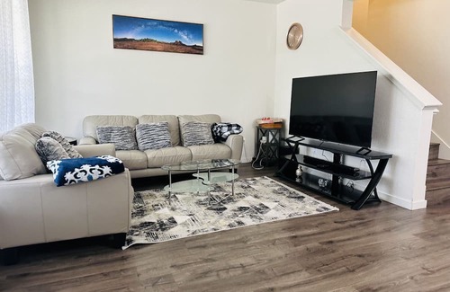 Northfield House | Modern/Cozy 2-bedroom Townhouse in Prime Location North Field Stapleton