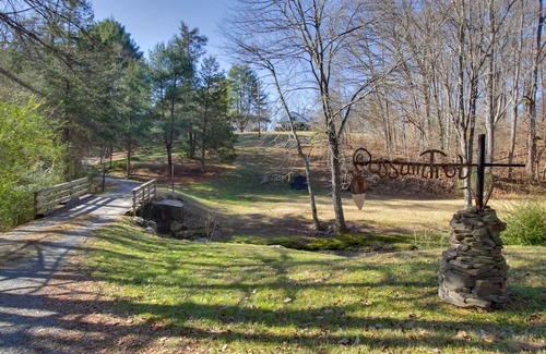 Roseland House | Remote ‘Possum Farmhouse’ Retreat on 10+ Acres!