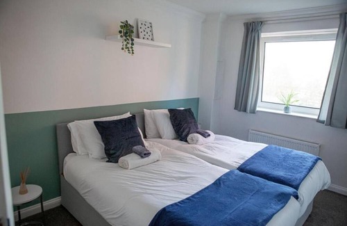 Abbey Apartment | Charming 2-Bed Apartment Free Parking in Wimbledon