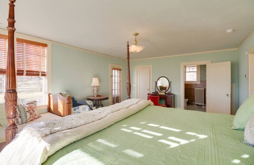 Roseland House | Spacious Virginia Home w/ Porch & Mountain Views