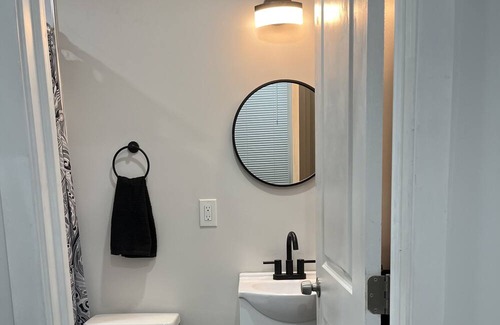 Brewerytown Apartment | Brewerytown "Philadelphia Art Museum" 2 Bedroom 2 Bathroom Bi-level Apt Skyline!