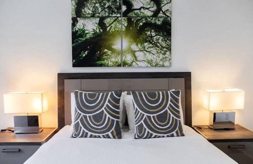 Union City Apartment | One Bedroom - One Bedroom Apartment, Sleeps 4