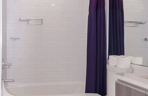 Union City Apartment | One Bedroom - One Bedroom Apartment, Sleeps 4
