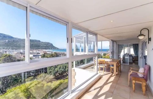 Fish Hoek Apartment | Cape Jem: A Coastal Oasis on the Shores of Fishhoek