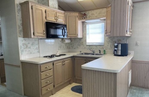 Nettles Island House | 2 bed 1 & 1/2 bath Beach Bungalow WIFI 3 month min During Season