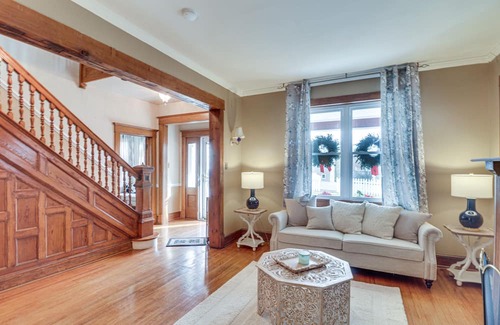 Edinburg House | Historic Downtown Edinburg Home Near Stoney Creek!