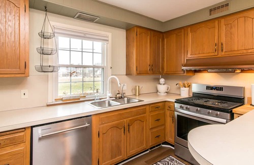 Oxbow House | Cozy Lake front Home, Hot Tub, close to Shopping