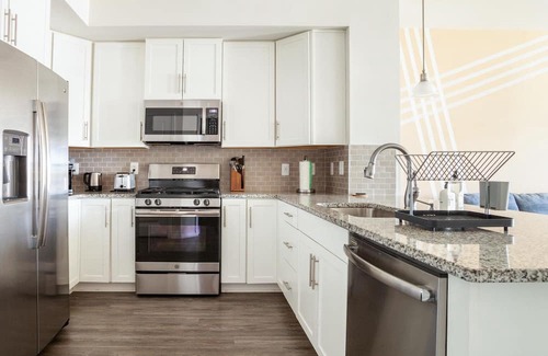 College Park House | Lovely Hyattsville 3BR w/ W/D, nr Shopping Mall & Dining, by Blueground