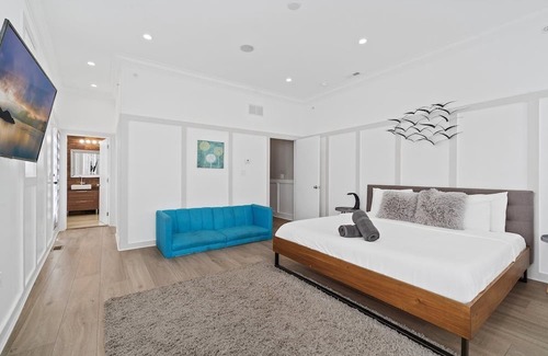 Newbold House | South Center Philly| Private Roofdeck | Parking Spot!