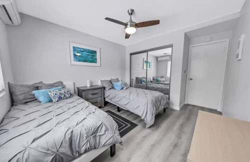 Circle Area House | Business Class 4 Bedroom Suite in LB with Pool