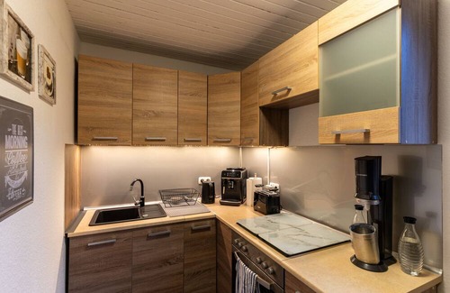 Kaufungen Apartment | Apartment 'Ferienwohnung Haus Am See' with Wi-Fi