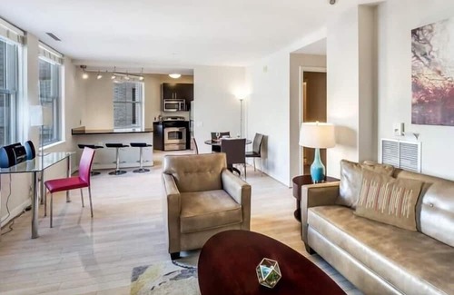 Downtown Washington D.C. House | Sunny | Kitchen & Laundry | Gym+Rooftop |Near GWU Hospital
