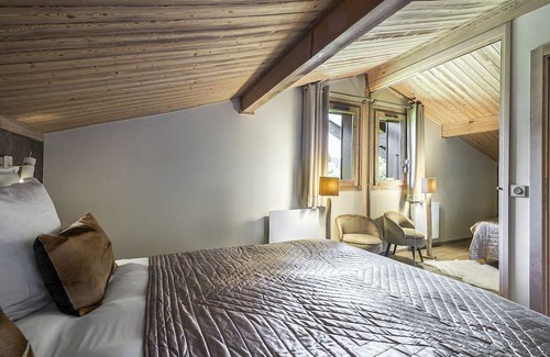 Demi-Quartier Villa | Apartment Paws - Three Bedroom Villa, Sleeps 7