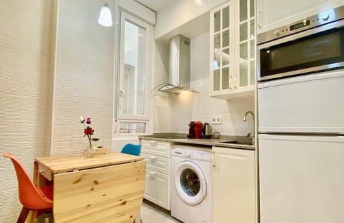Centro Apartment | Charming Puerta del Sol Center - 6 bedrooms, 4 bathrooms