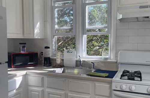 Elmwood Park House | Cozy House in Elmwood Park