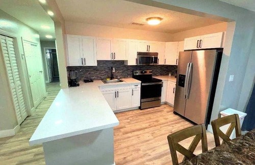 Buena Vista House | Spacious Family Home | Free Parking!