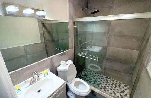 Buena Vista House | Spacious Family Home | Free Parking!