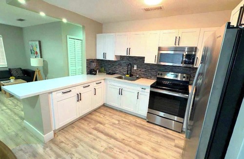 Buena Vista House | Spacious Family Home | Free Parking!