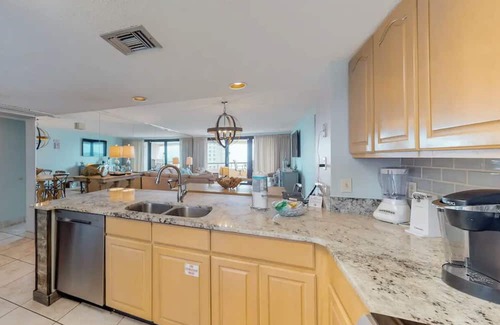 Miramar Beach Condo | BEACH FRONT CONDO SLEEPS 8 WITH BEAUTIFUL VIEWS OF THE GULF IN MIRAMAR BEACH