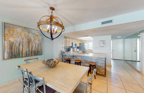Miramar Beach Condo | BEACH FRONT CONDO SLEEPS 8 WITH BEAUTIFUL VIEWS OF THE GULF IN MIRAMAR BEACH