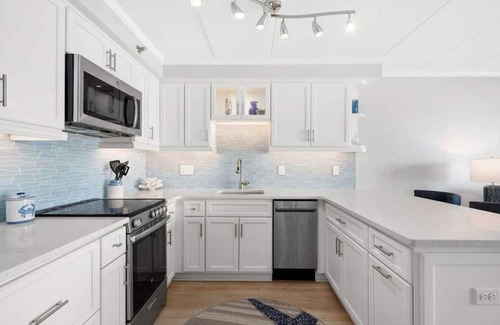 North Ocean City House | New! Oceanfront at Marigot Beach