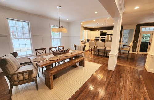 Birchwood Farms House | Bluffs Edge in Birchwood Farms - private four-bedroom, hot tub, screened porch