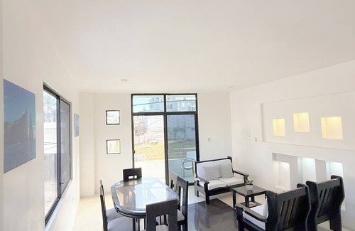 Bahia de la Academia Apartment | Large and elegant apartment.