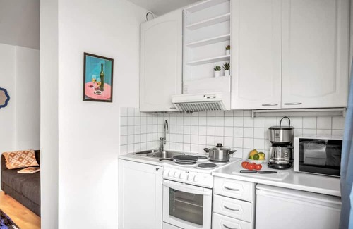 Punavuori Apartment | Design District w King Bed, Netflix, tram&bus near